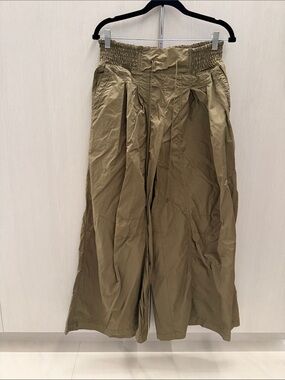 High-Waist Wide Leg Women’s Pants in Olive